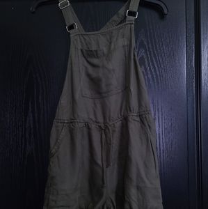 Overall shorts